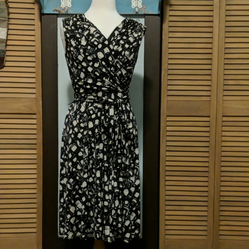 Faux wrap top circle dress